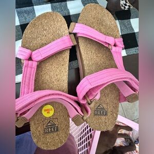 Reef size 9 pink sandals. Worn twice and too large for me.